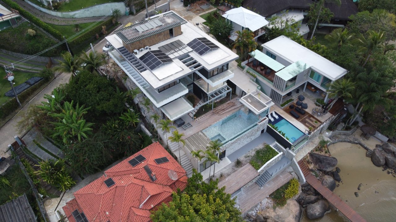 Sistema de energia solar de 8,8 kWp instalado em Mangaratiba